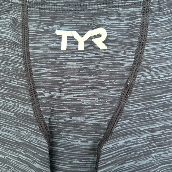 TYR boys swimsuit swim trunks shorts size 26 - Picture 2 of 6